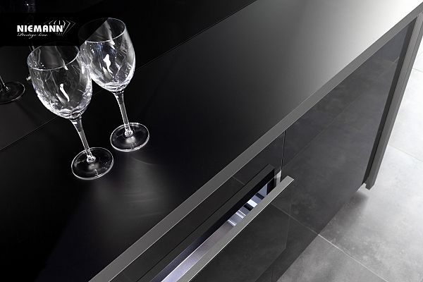 Bezpieczne i nietłukące się materiały do produkcji mebli, imitujące szkło i lustro