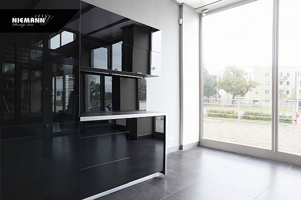 Bezpieczne i nietłukące się materiały do produkcji mebli, imitujące szkło i lustro