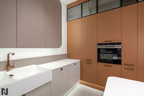 Zabudowa kuchenna w showroomie firmy PROSTA LINIA, Mosiądz 8857