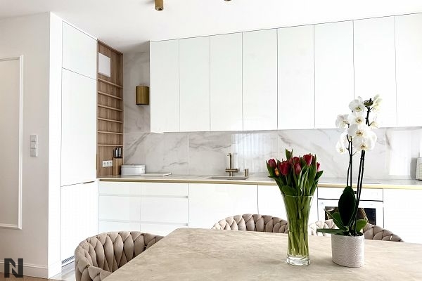 Śnieżnobiały 1982 - Szafranova Studio